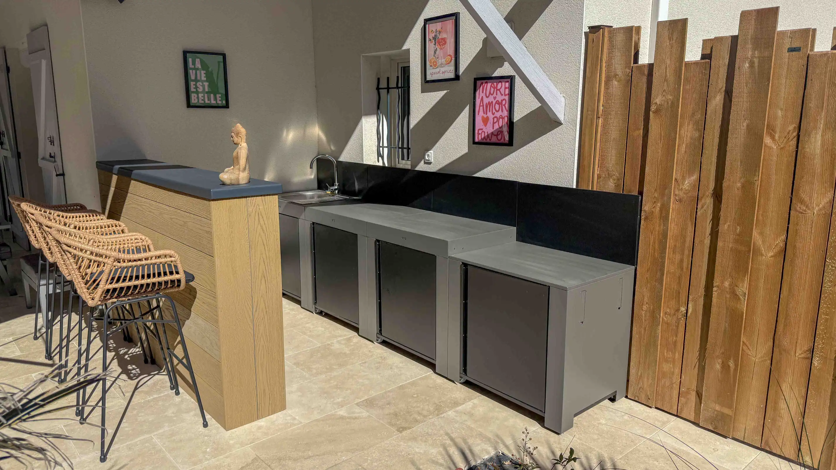 Bar extérieur sous appenti et aménagement de pool house