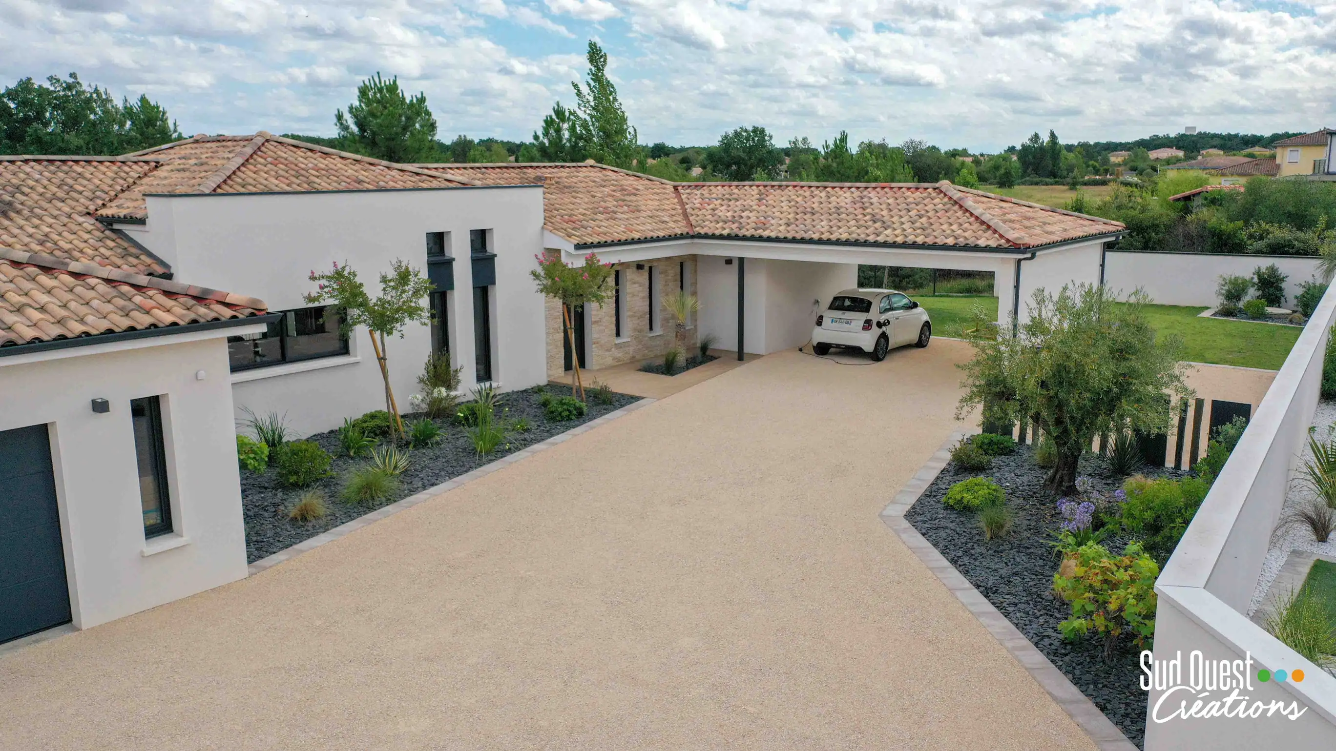 Construction d'un appenti et carport pour recharge de voiture électrique