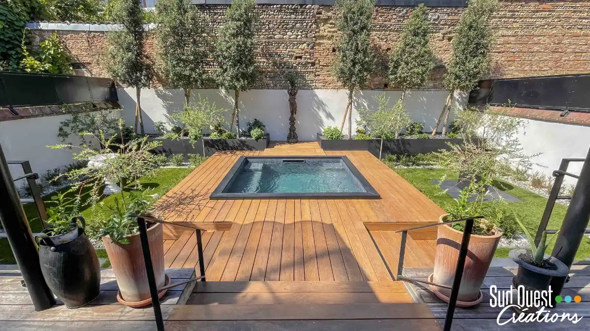 Piscine miroir à Ramonville