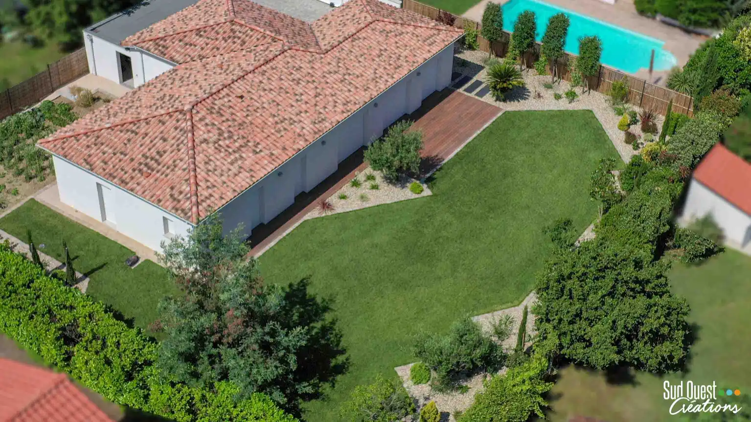 Création de pelouse par semis et haie de dissimulation brise-vue à Blagnac
