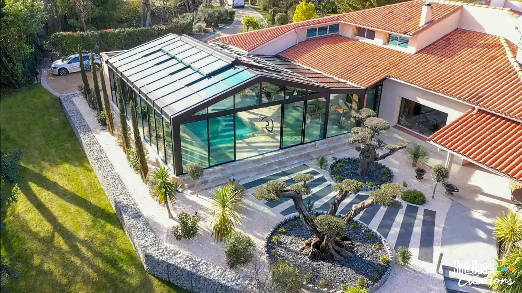 Extension de maison avec véranda et piscine intérieure